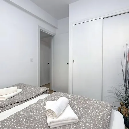 Modern & Vibrant, Urban Flat Apartment Fuengirola