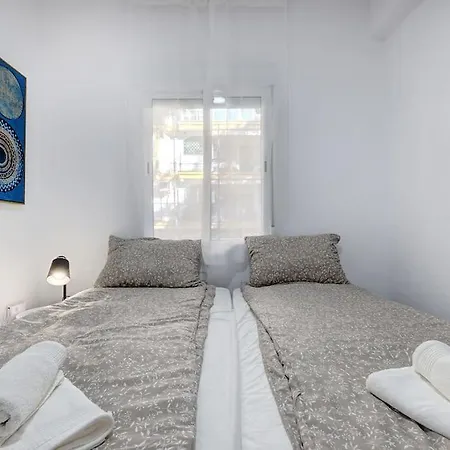 Modern & Vibrant, Urban Flat Apartment *