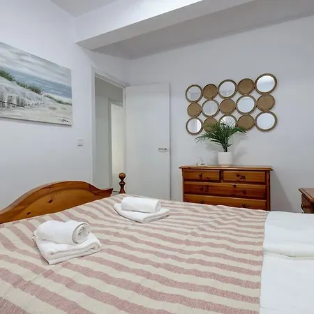 Modern & Vibrant, Urban Flat * Fuengirola